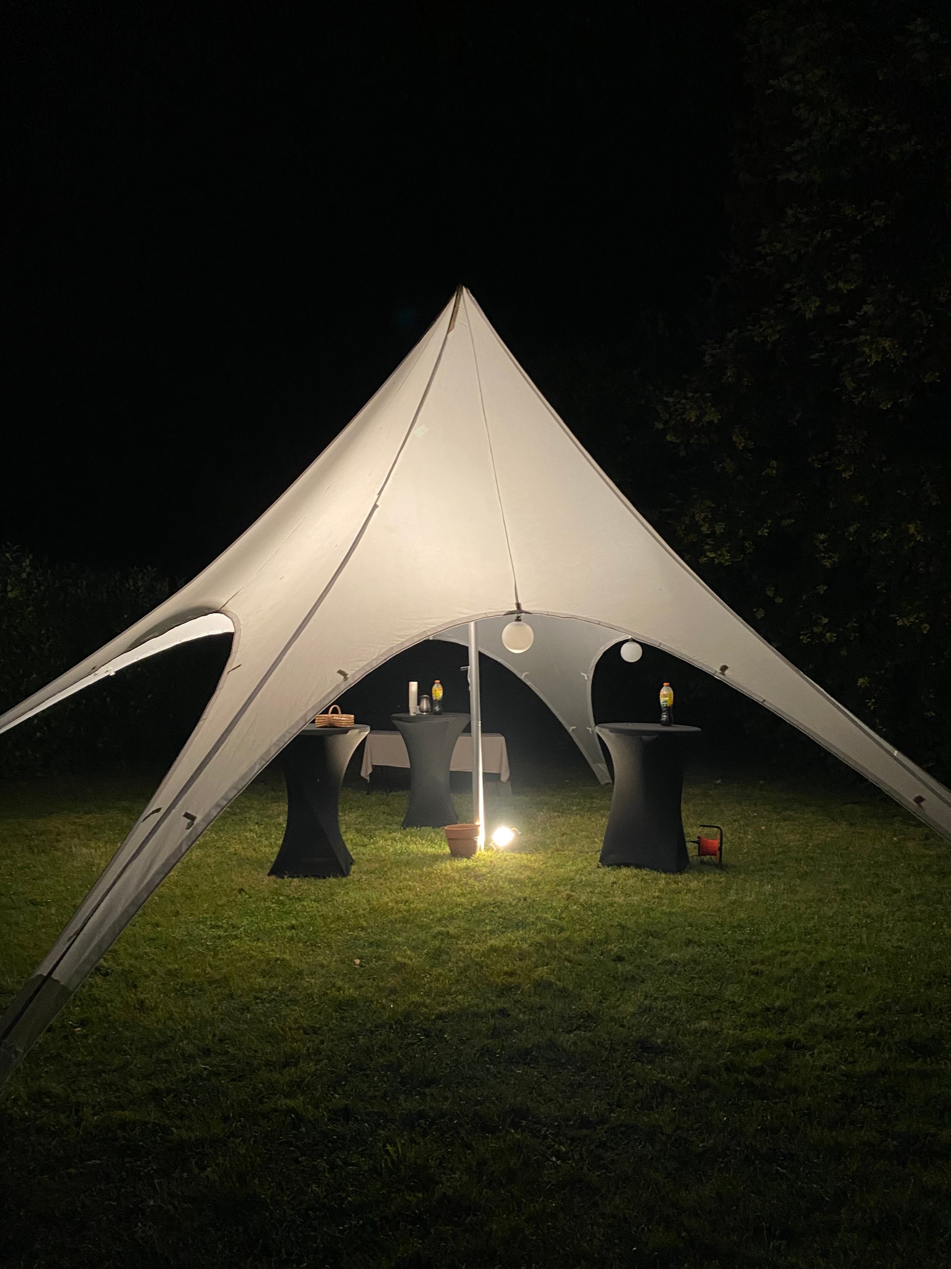 tente chapiteau de réception pour mariage , évènements et fêtes