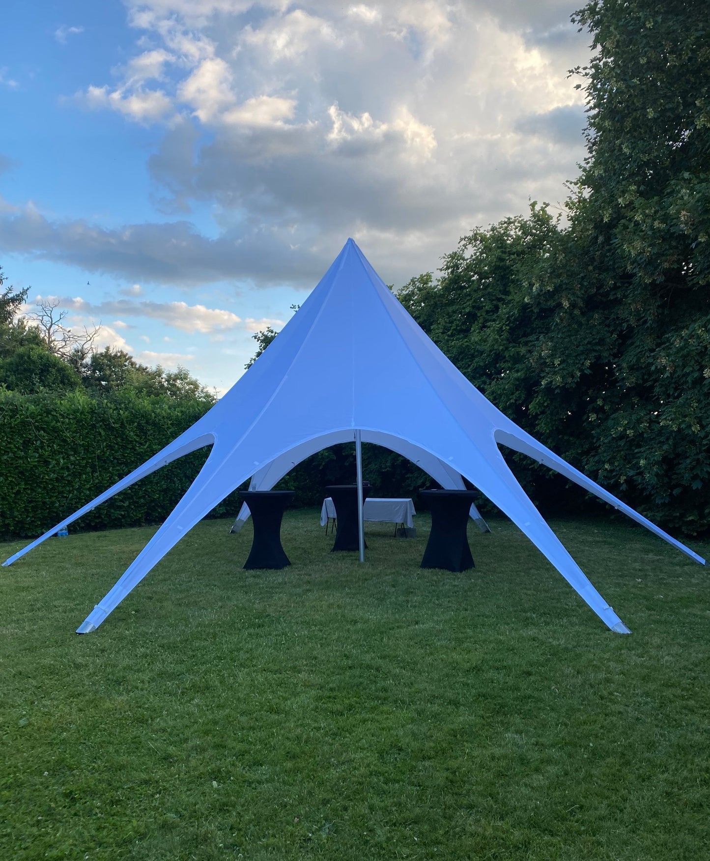 tente étoile de réception pour mariage , évènements et fêtes. 